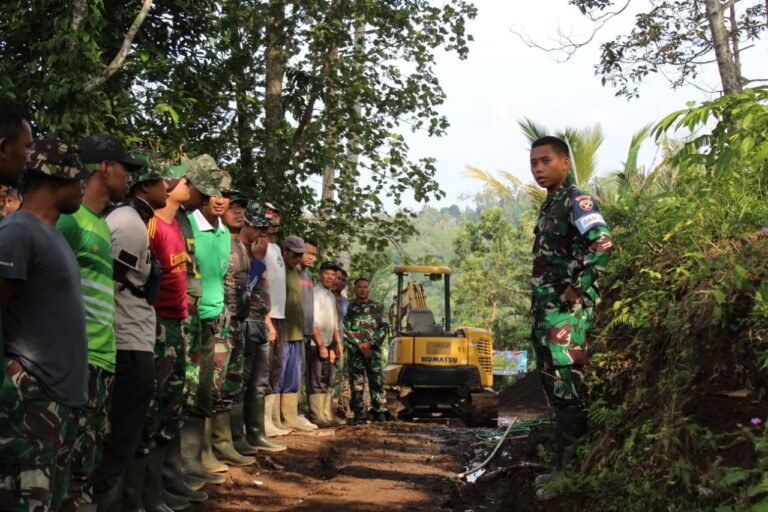 Sebelum melaksanakan Kegiatan, Komandan SSK Satgas TMMD ke-123 Kodim Tabanan Pimpin Apel Pagi Bersama.