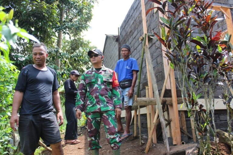 Dansatgas TMMD ke-123 Kodim Tabanan Tinjau Langsung Progres Bedah RTLH di Desa Wanagiri