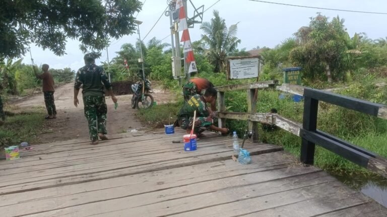 Pengecatan Jembatan TMMD Ke-123 di Desa Nibung: Perpaduan Keindahan dan Perlindungan