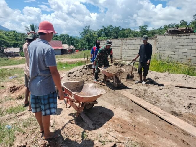 
					Babinsa Koramil 1430-02/Asera Bersama Warga Kerja Bakti Bangun Gereja