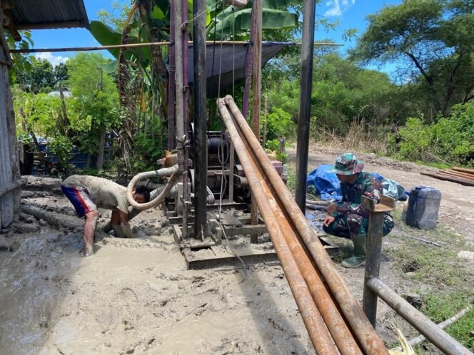 
					Personel TMMD Ke-123 Kodim 1618/TTU Kawal Pengeboran Sumur Bor, Pastikan Warga Desa Lanaus Dapat Air Bersih