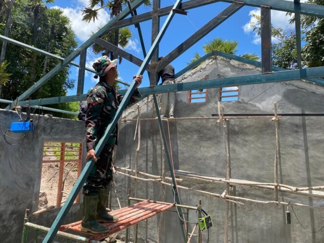 
					Wujudkan Sekolah Nyaman, Satgas TMMD Ke-123 Percepat Pemasangan Atap SDN Lanaus