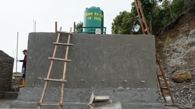 
					Pembangunan Bak Penampungan Air di Lokasi MCK TMMD ke-123 Kodim 1311/Morowali Selesai Dikerjakan