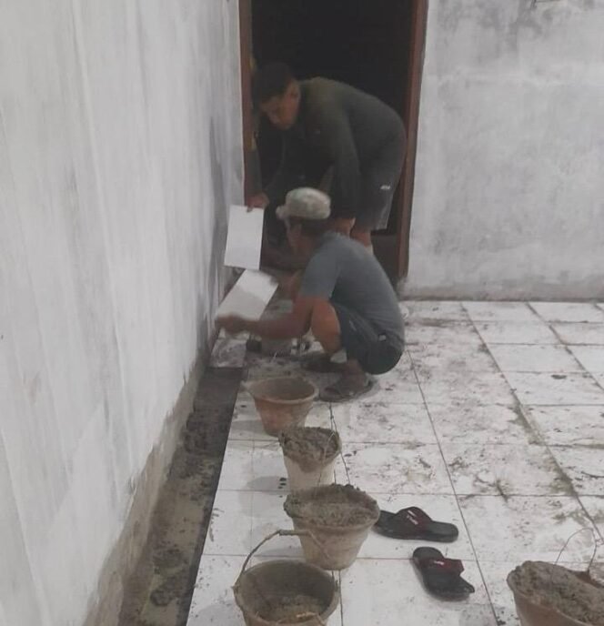 
					Demi Masa Depan Anak Bangsa, Satgas TMMD dan Warga Kerja Hingga Larut Malam.