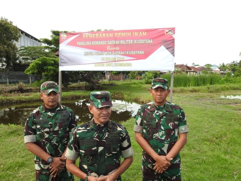 Dandim 1607/Sumbawa Dampingi Pangdam IX/Udayana Beserta Rombongan Tebar Benih Ikan di Kolam