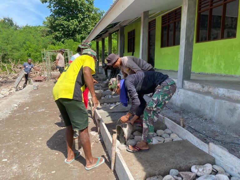 Satgas TMMD Kejar Penyelesaian Halaman SDN Lanaus, Warga Antusias Membantu