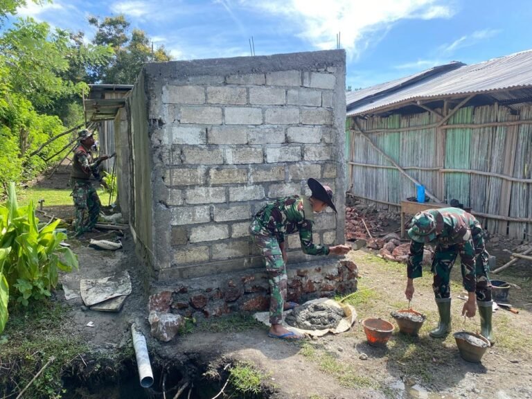 Satgas TMMD Ke-123 Kebut Pemlasteran MCK SMPN Lanaus, Bentuk Kepedulian terhadap Pendidikan.