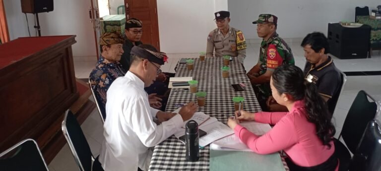 Dukung Program Desa Babinsa Hadiri Rapat Koordinasi Pengadaan Barang dan Jasa Serta Pembangunan Jalan Desa Bunutin Tahun 2025