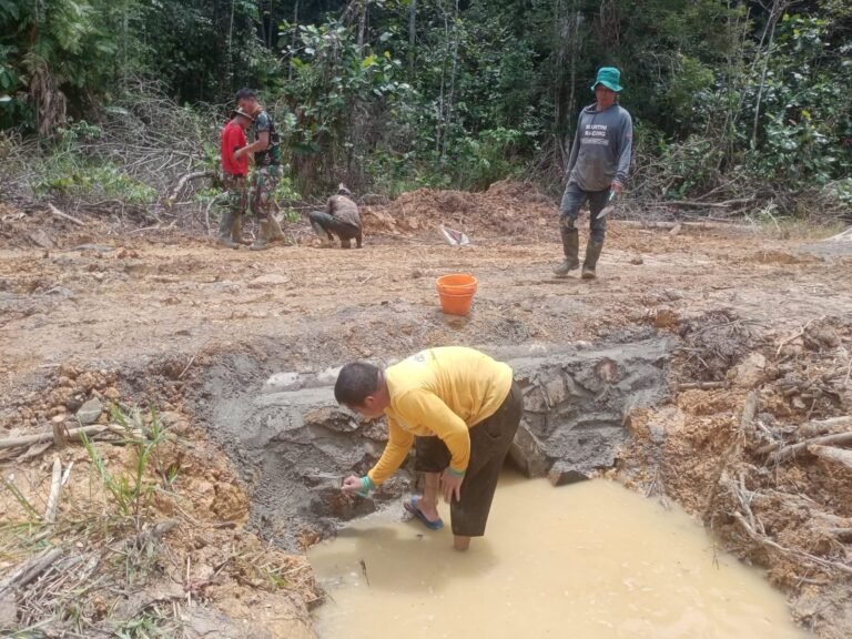 Pemasangan Gorong Gorong Satgas TMMD Imbangan ke 123 kodim 1209/Bky Targetkan Tepat Sasaran