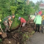 Karya Bhakti TNI, Personel Koramil 02/Bangkala Bersama Warga Gotong Royong Lakukan Penggalian