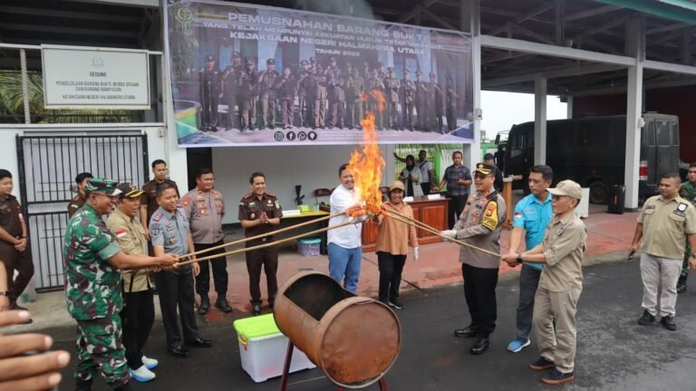 Dukung Kejaksaan Negeri Tobelo, Dandim 1508/Tobelo Hadiri Pemusnahan Barang Bukti