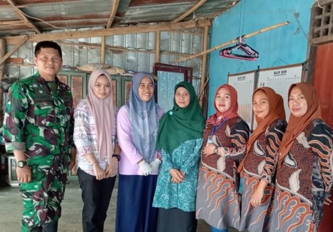 
Babinsa Koramil 1426-03/Galut Pendampingan Kegiatan Posyandu Untuk Menekan Angka Stunting