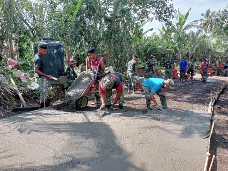 Masuk Pada Tahap Akhir, Satgas TMMD ke-123 Kodim Tabanan Bersama Warga Genjot Penyelesaian Betonisasi Jalan