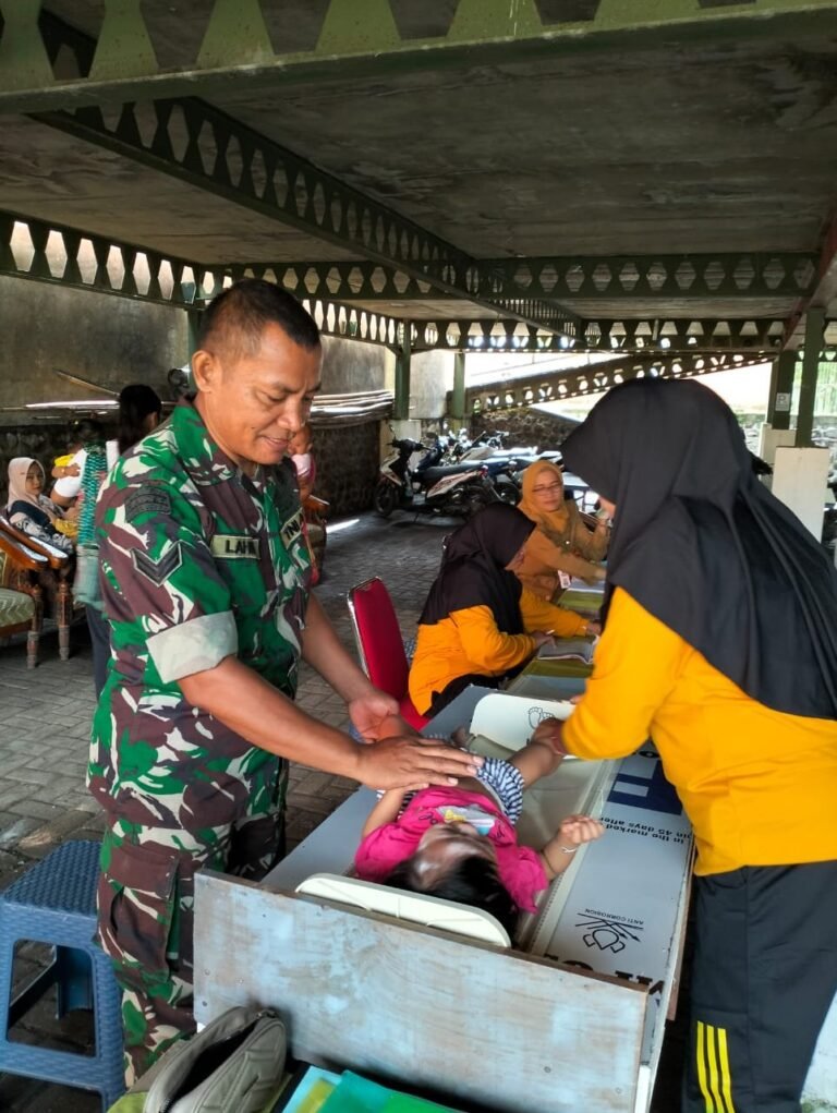 Wujudkan Generasi Sehat, Babinsa dan Bidan Desa Intensif Pantau Kesehatan Balita