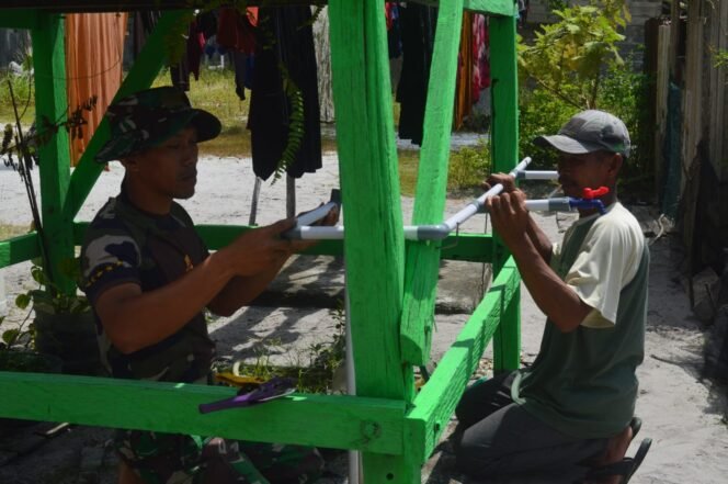 
					Satgas TMMD Nibung Pasang Pipa Air Pada Tandon Sumur Bor Desa Sungai Damar