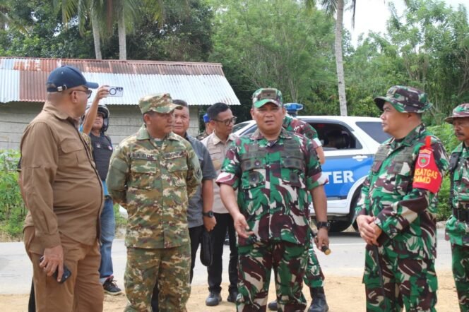 
TMMD ke-123 di Muna Barat Resmi Ditutup, Brigjen TNI R. Wahyu Sugiarto Apresiasi Sinergi TNI dan Masyarakat