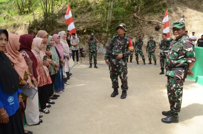 
					Irdam XIV/Hasanuddin Didampingi Dansatgas TMMD Meninjau Infrastruktur Jembatan Hasil TMMD ke-123 Kodim 1424/Sinjai di Desa Lamatti Riawang