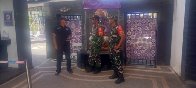 
Anggota Koramil 1626-04/Kintamani Patroli Wilayah Binaan Sambil Komsos Di Lokasi Wisata