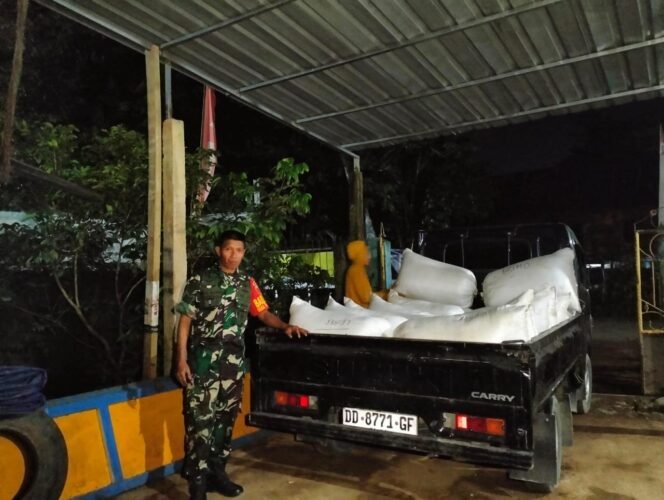 
					Babinsa Koramil 1409-03/Bontomarannu Dampingi Penyerapan Gabah Petani oleh Bulog di Desa Panaikang