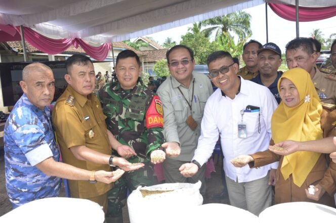 
					Dandim 0426/TB, Bersama Forkopimda Tuba, Ikuti Serta Panen Raya Padi Serentak 14 Provinsi Bersama Presiden RI