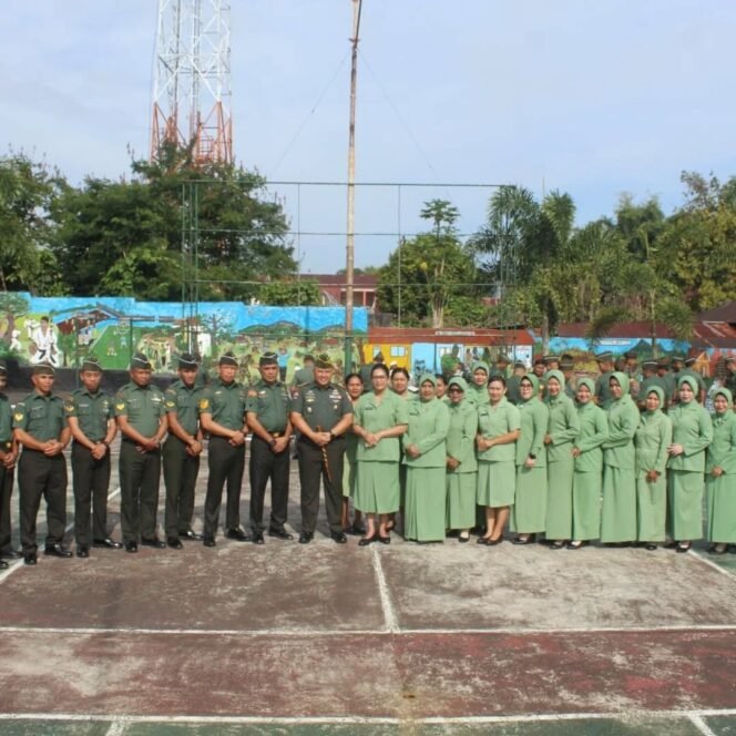 
					Komandan Kodim 1612/Manggarai Letkol Inf Budiman Manurung S.E. M.I.P. Pimpin Upacara Korps Praport Kenaikan Pangkat dan Purna Tugas