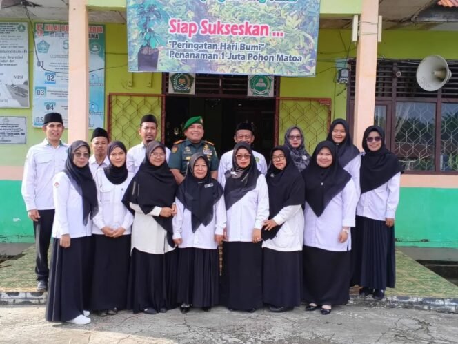 
					Danramil 419-06/Rantau Rasau Jadi Pembina Upacara dalam Program Srigernas di MAN 1 Tanjab Timur