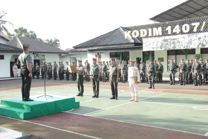 
					Dandim 1407/Bone Pimpin Upacara 17-an Bulan April 2025, Tegaskan Disiplin dan Dedikasi Prajurit