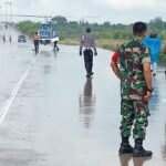 Aparat Gabungan Di Klungkung Gelar Pengamanan Kedatangan Yayasan Karmagawa Founder Thymoti Sykes Co founder Matheu Abad Dan Team Donatur yayasan Bali Childrens