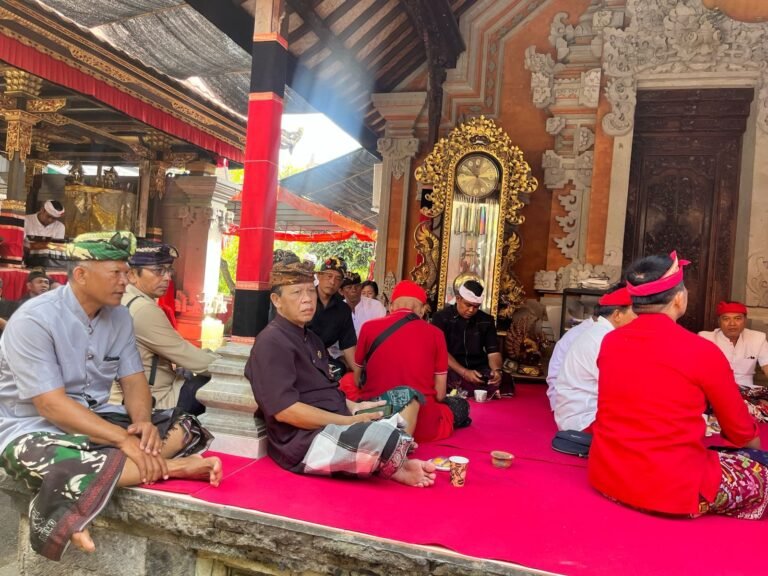 Kodim 1626/Bangli Tunjukkan Empati, Melayat dalam Rangka Pelebon Ida Sinuhun Sri Mpu Dharma Dasi di Griya Pande Tamansari