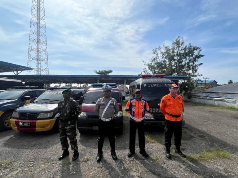 Dalam Rangka Pengaman Hari Raya Paskah, Kodim 1621 TTS Kerahkan Anggota Ke Mapolres TTS Gelar Apel Pasukan Operasi Semana Santa Turangga 2025