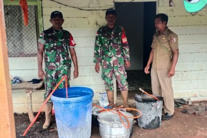 
					BABINSA DAN APARAT KAMPUNG GEREBEK PEMBUAT MIRAS DI BUNGGAY