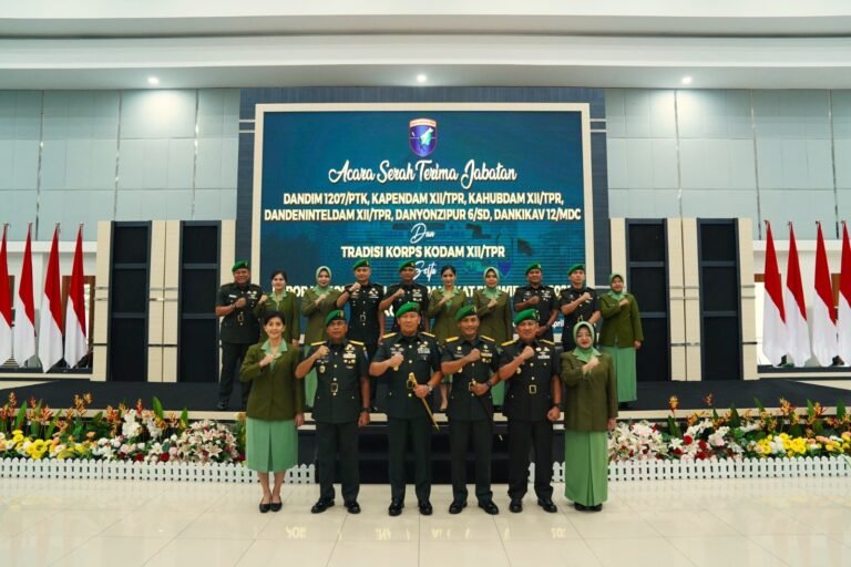 DANREM 121/ABW BRIGJEN TNI PURNOMOSIDI, S.I.P., M.A.P., M.HAN., HADIRI ACARA SERAH TERIMA JABATAN SEJUMLAH PEJABAT KODAM XII/TPR DAN LAPORAN KENAIKAN PANGKAT PERIODE 1 APRIL 2025*
