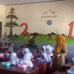 Kodim 1614/Dompu Dampingi pembagian 1.396 paket Makan Bergizi Gratis di Kabupaten Dompu