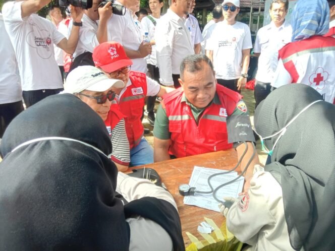 
					Kodim 1614/Dompu partisipasi kegiatan Donor darah Hut Kabupaten Dompu Ke-210.