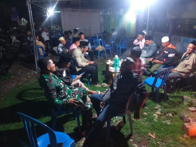 
Babinsa Desa Hu’u koramil 1614-03/Hu’u Ajak Warga Jaga Kamtibmas Lewat Ronda Malam