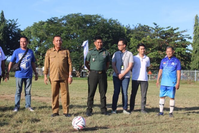 
Kasdim 1608/Bima Dampingi Walikota Bima Membuka Turnamen Sepak Bola Walikota Bima Cup U41+ se-Pulau Sumbawa Tahun 2025