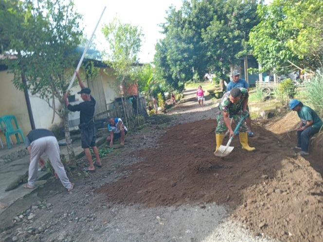 
Kodim 1501/Ternate dan Warga Desa Tacici Bersinergi dalam Penggalian Saluran Drainase Pra TMMD ke 124