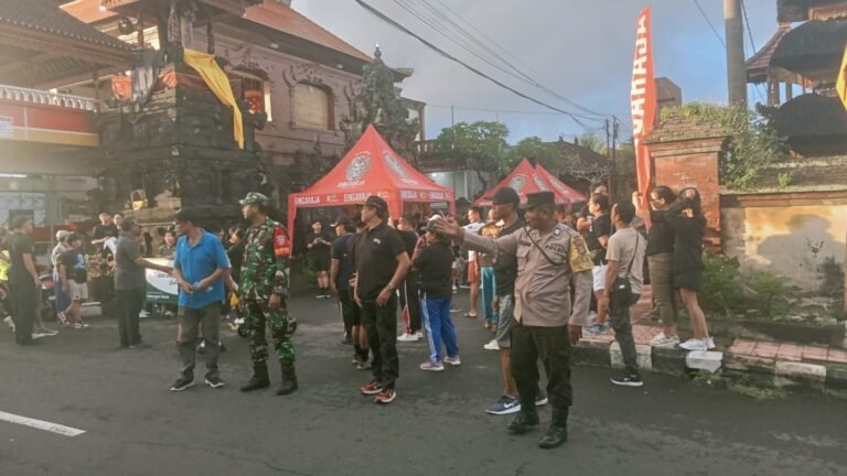 Babinsa Kamasan Kawal Jalan Santai HUT Ke 54 ST Adi Manggala