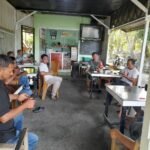 Babinsa Koramil 06/Teunom Ajak Warga Kembali Produktif Usai Lebaran Lewat Silaturahmi di Keude Kopi