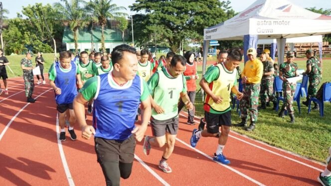 
					Personel Kodim 1409/Gowa Samapta Periodik di Lapangan Syekh Yusuf