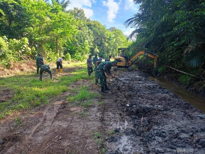 
TMMD ke-124 Kodim 0315/Tanjungpinang Terus Berlanjut, Pembukaan Jalan 3.000 Meter di Desa Panggak Laut Dikebut