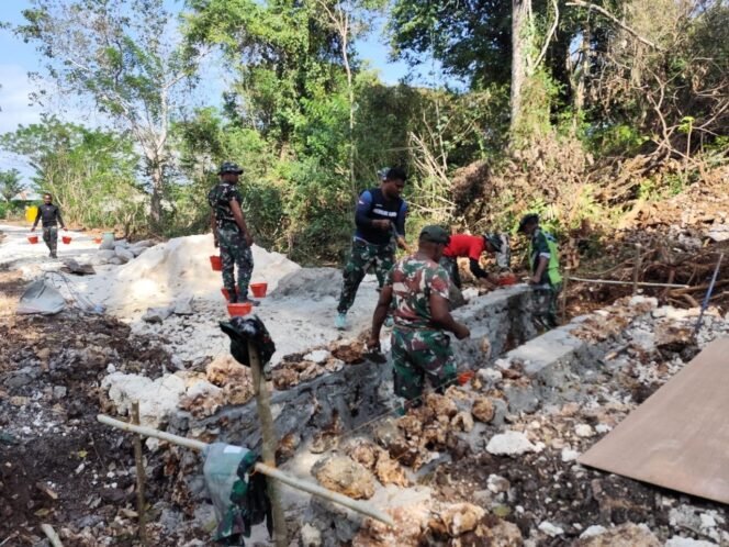 
					Tokoh Masyarakat Desa Huilellot: Program TMMD Kodim Kupang Buka Isolasi Wilayah dan Ekonomi
