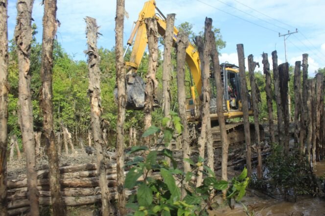 
					Pemasangan Cerucuk Jalan Desa Talio Gunakan Alat Berat untuk Perkuat Fondasi