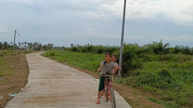 
					Senyum Anak-Anak di Jalan TMMD, Tanda Awal Dampak Positif untuk Desa