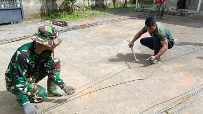 
Satgas TMMD Kodim 1609/Buleleng Siapkan Besi untuk Pembangunan Reservoar Air Bersih di Desa Depeha