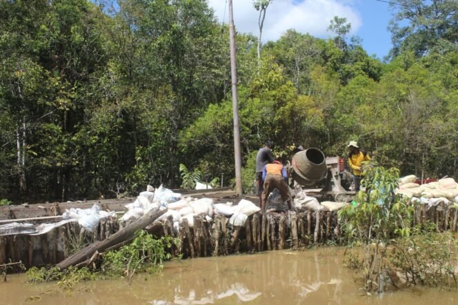 
					Satgas TMMD Gunakan Molen dalam Tahap Pengecoran Jalan Desa Talio