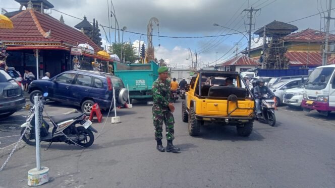 
					Babinsa Laksanakan Pengamanan Kegiatan Upacara Persembahyangan di Pura Ulundanu Batur.