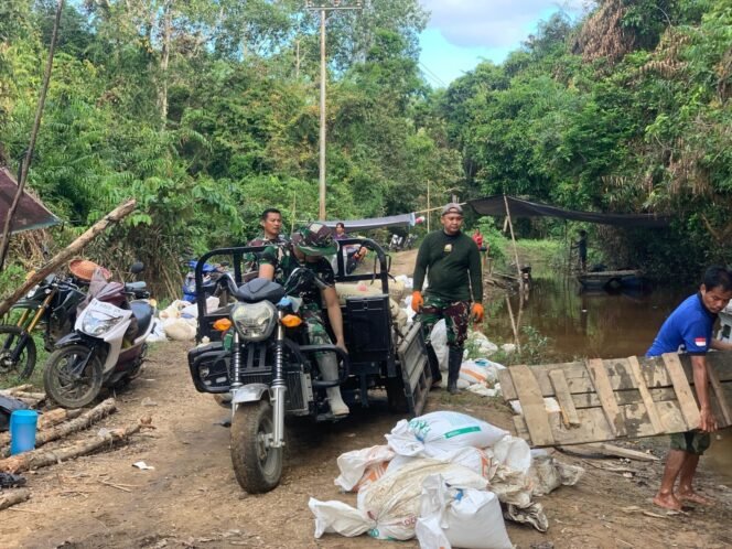 
					Satgas TMMD Gunakan Tossa sebagai Alat Angkut Semen Andalan di Desa Talio