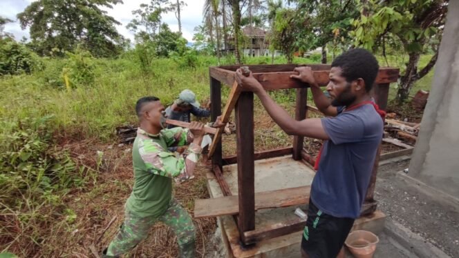
					Satgas TMMD Pasang Rangka Tandon Air, Dukung Peningkatan Sanitasi Warga