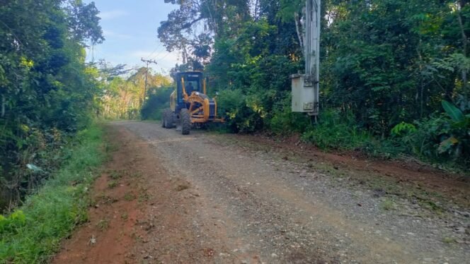
					Semangat Tinggi Satgas dan Warga dalam Pengerjaan Jalan Desa Talio